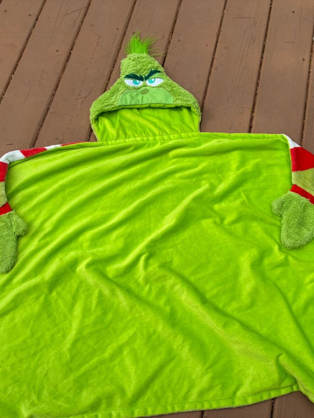 Grinch Universal Studios Illumination Blanket Snuggie